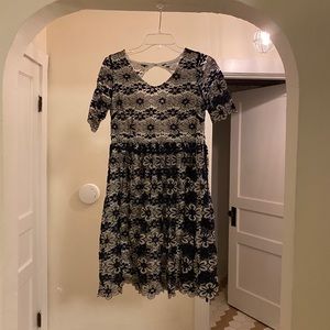 MOTHERHOOD MATERNITY lace dress